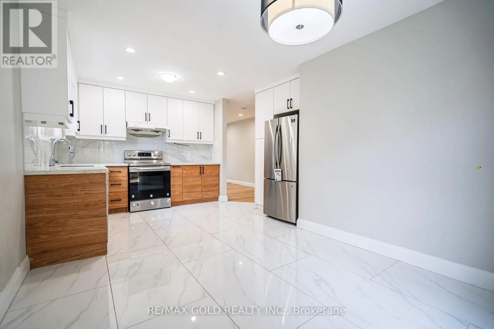 4032 TEAKWOOD DRIVE