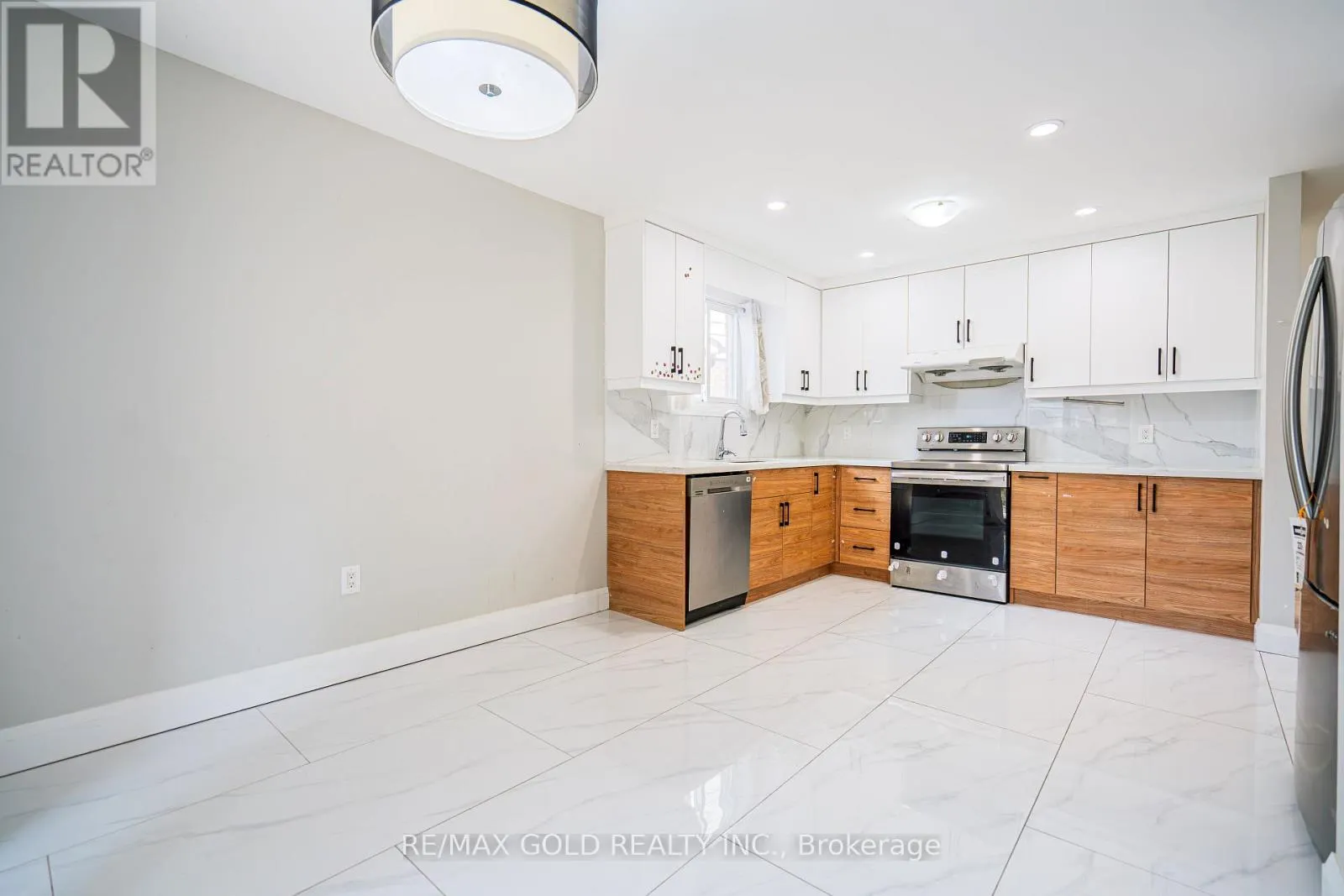 4032 TEAKWOOD DRIVE