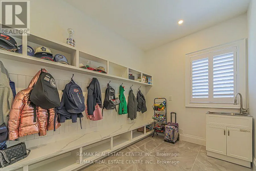 1 HAWTHORN CRESCENT