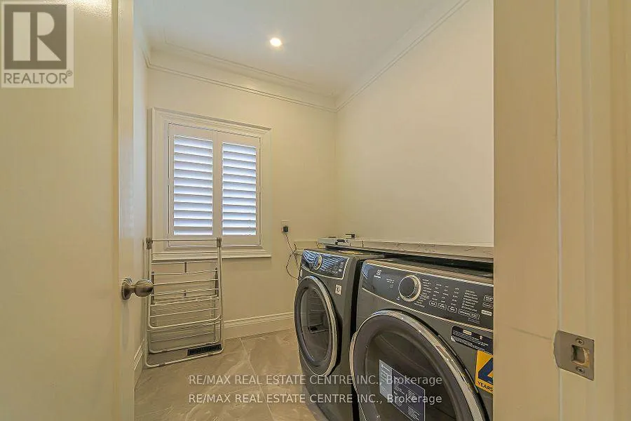 1 HAWTHORN CRESCENT