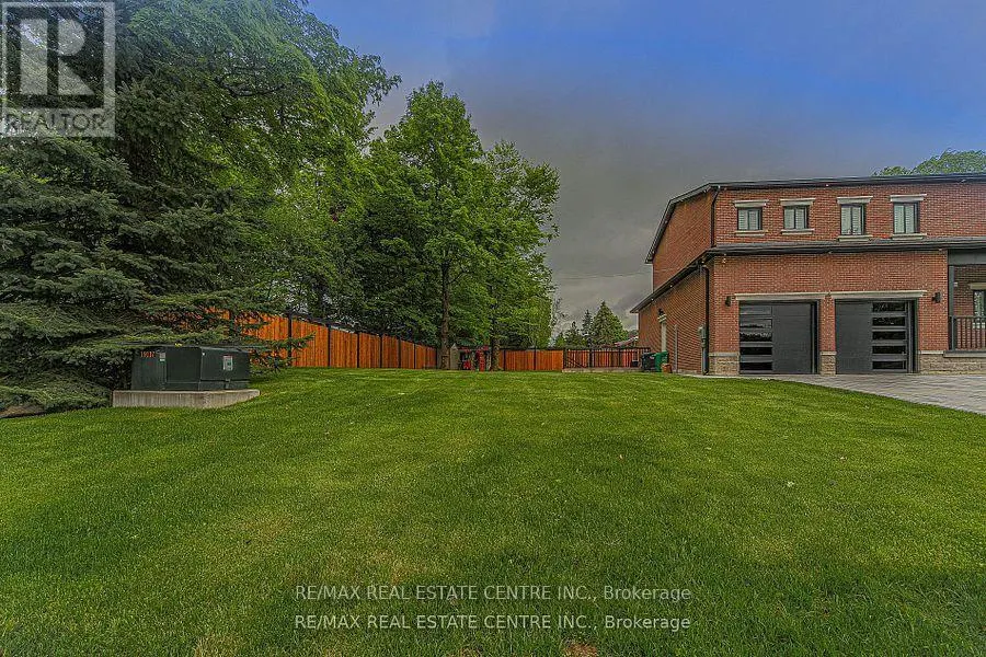 1 HAWTHORN CRESCENT