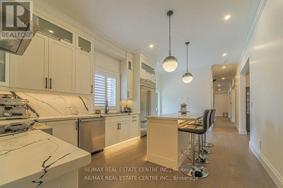 1 HAWTHORN CRESCENT