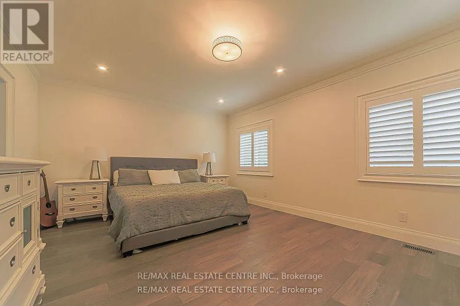 1 HAWTHORN CRESCENT