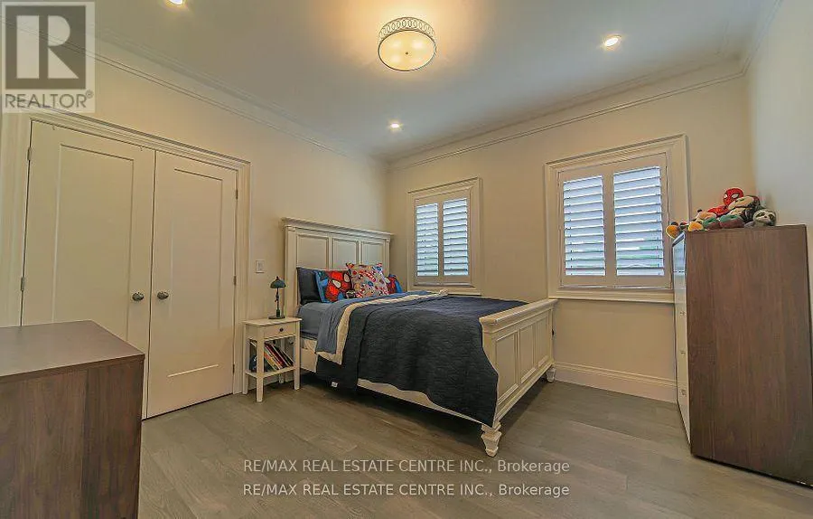 1 HAWTHORN CRESCENT
