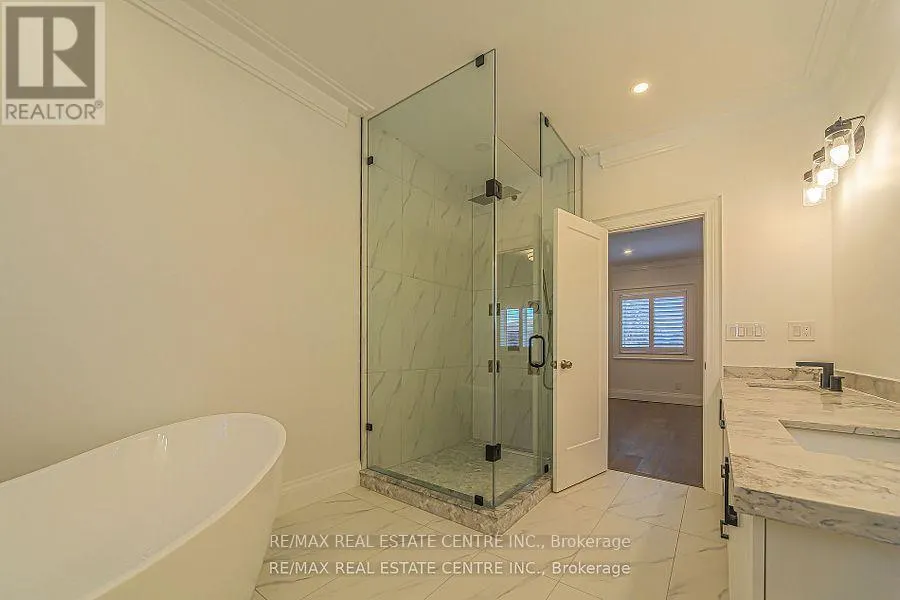 1 HAWTHORN CRESCENT