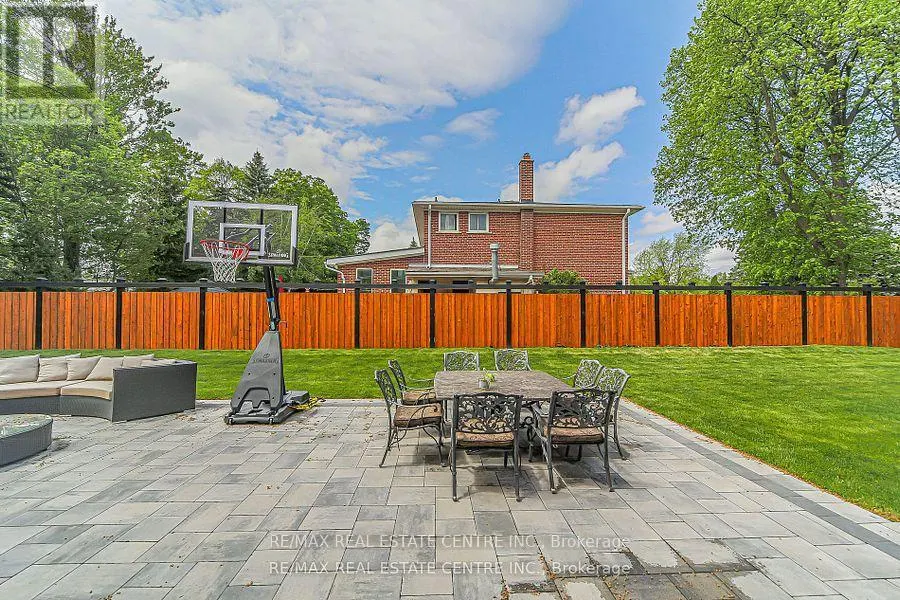1 HAWTHORN CRESCENT
