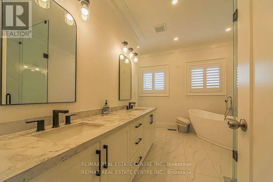 1 HAWTHORN CRESCENT