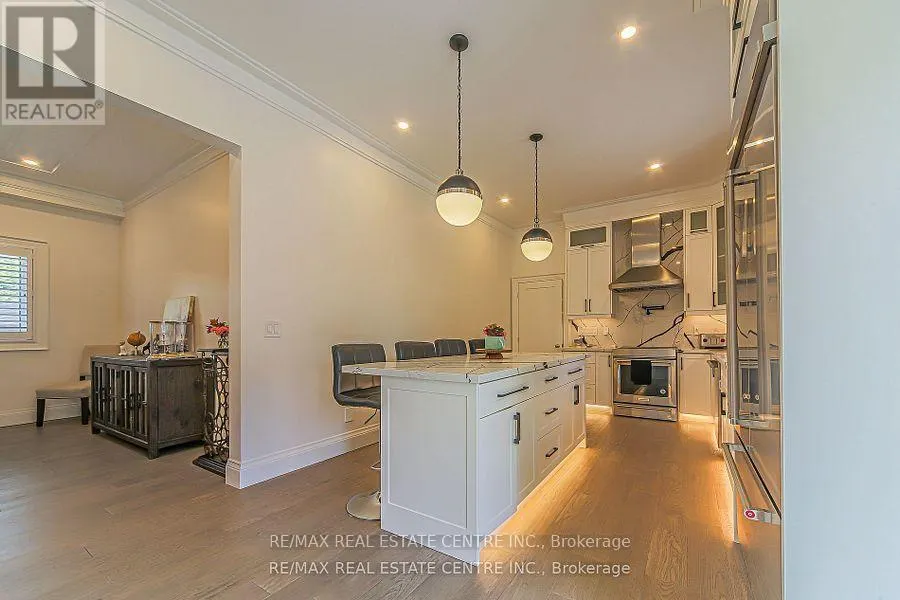 1 HAWTHORN CRESCENT
