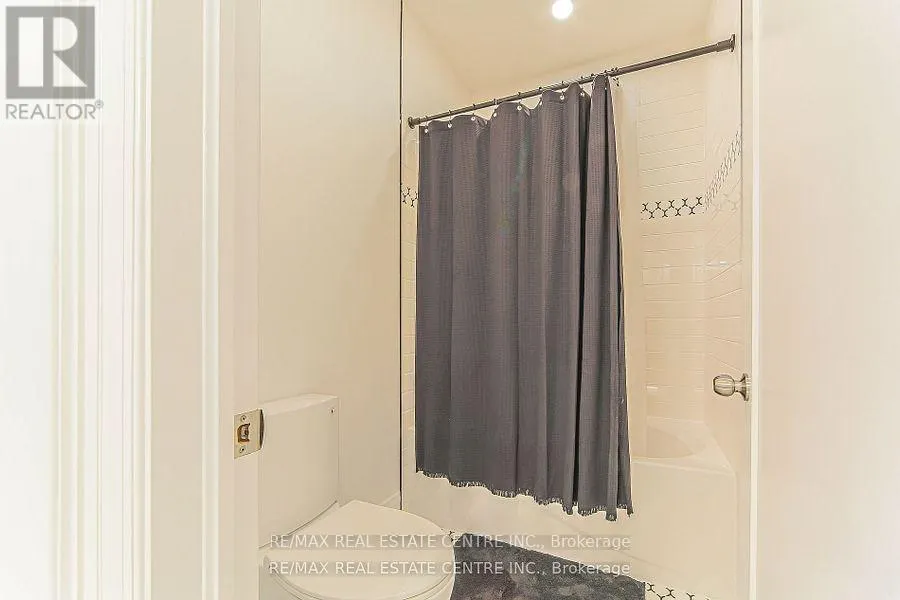 1 HAWTHORN CRESCENT