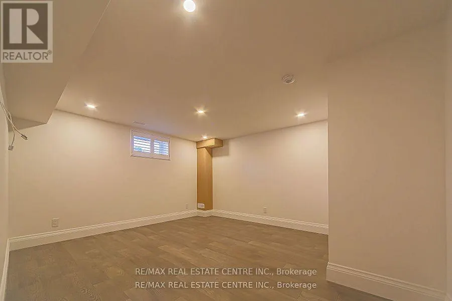 1 HAWTHORN CRESCENT
