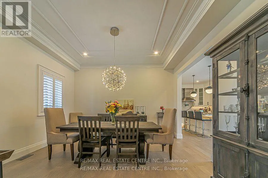 1 HAWTHORN CRESCENT
