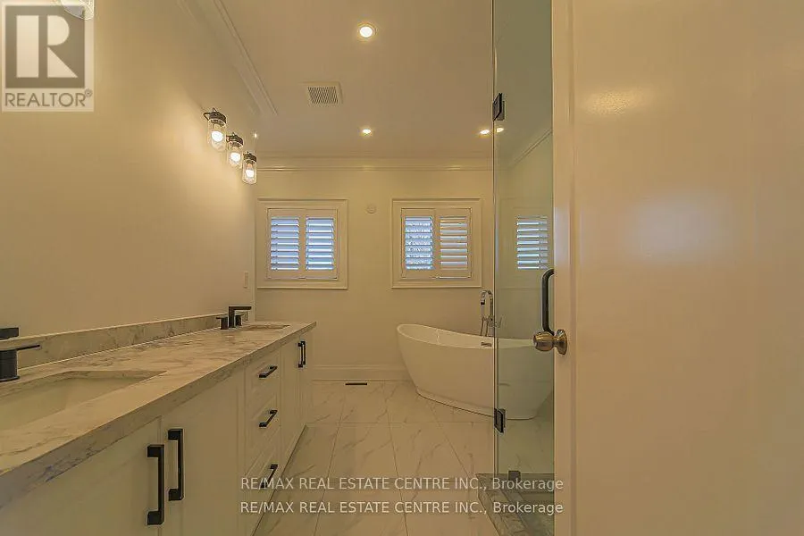 1 HAWTHORN CRESCENT