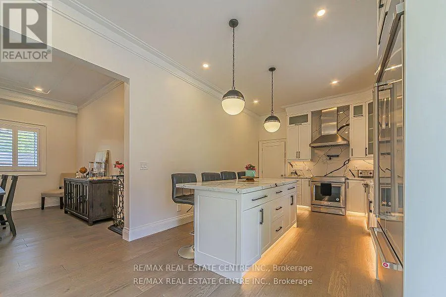 1 HAWTHORN CRESCENT