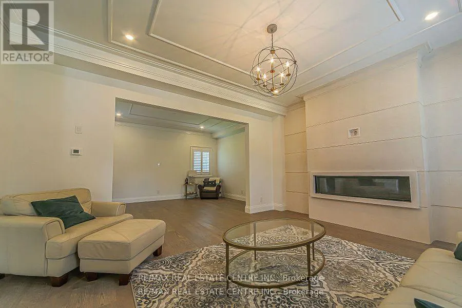 1 HAWTHORN CRESCENT