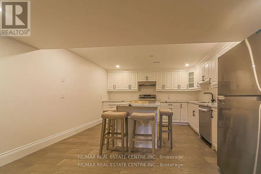 1 HAWTHORN CRESCENT
