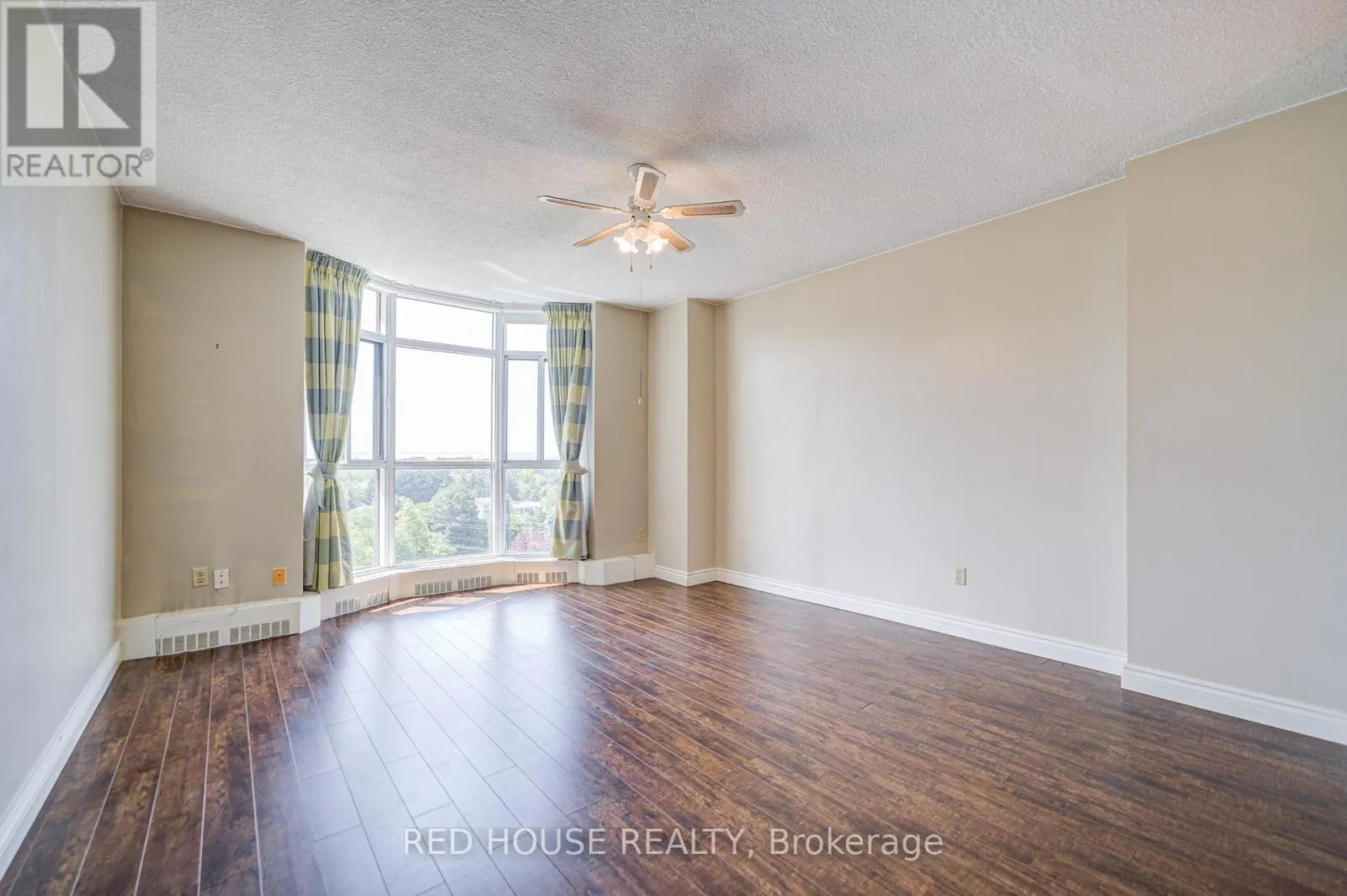 809 - 5250 LAKESHORE ROAD