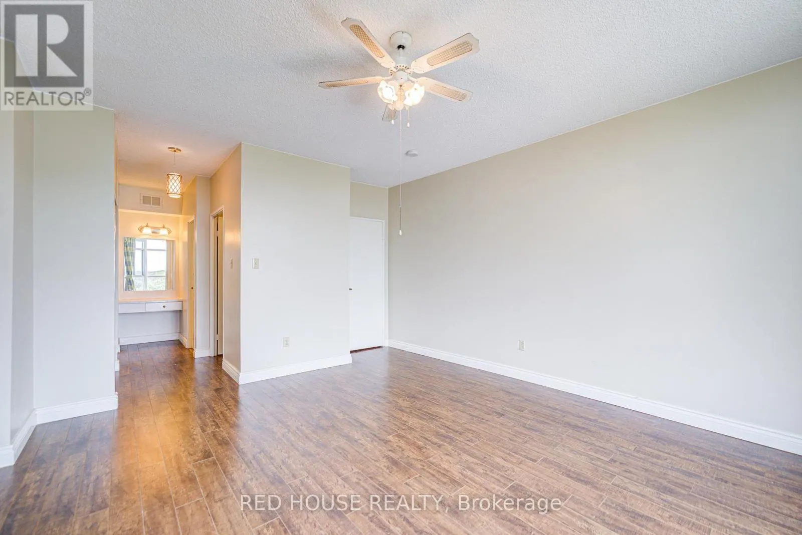 809 - 5250 LAKESHORE ROAD