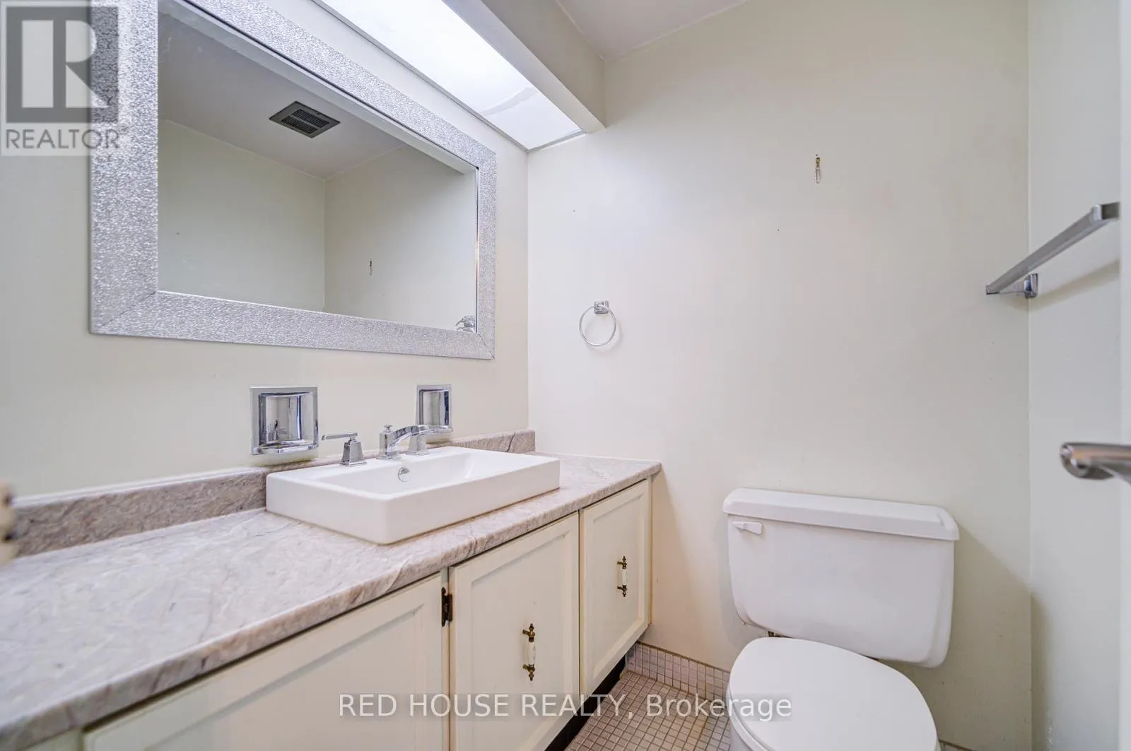 809 - 5250 LAKESHORE ROAD