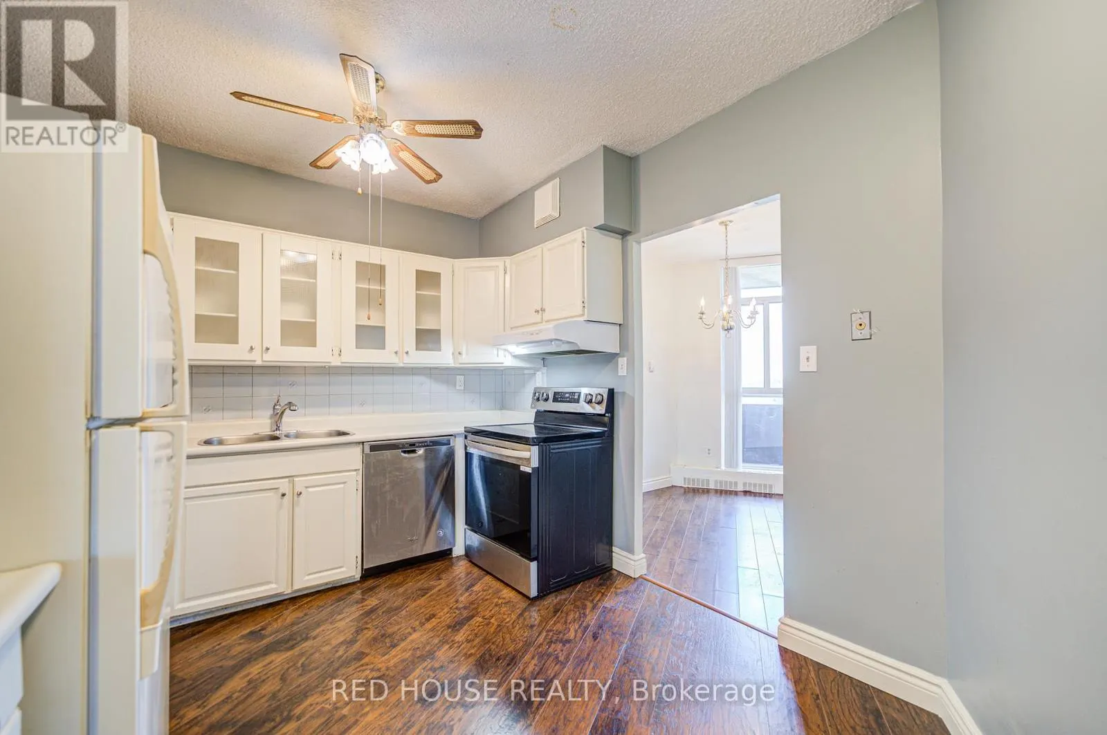 809 - 5250 LAKESHORE ROAD