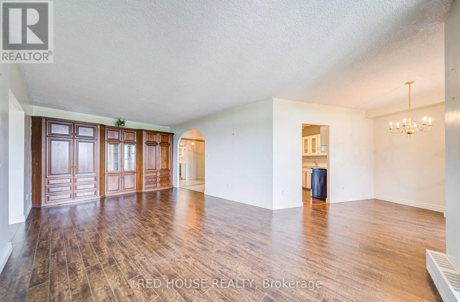 809 - 5250 LAKESHORE ROAD