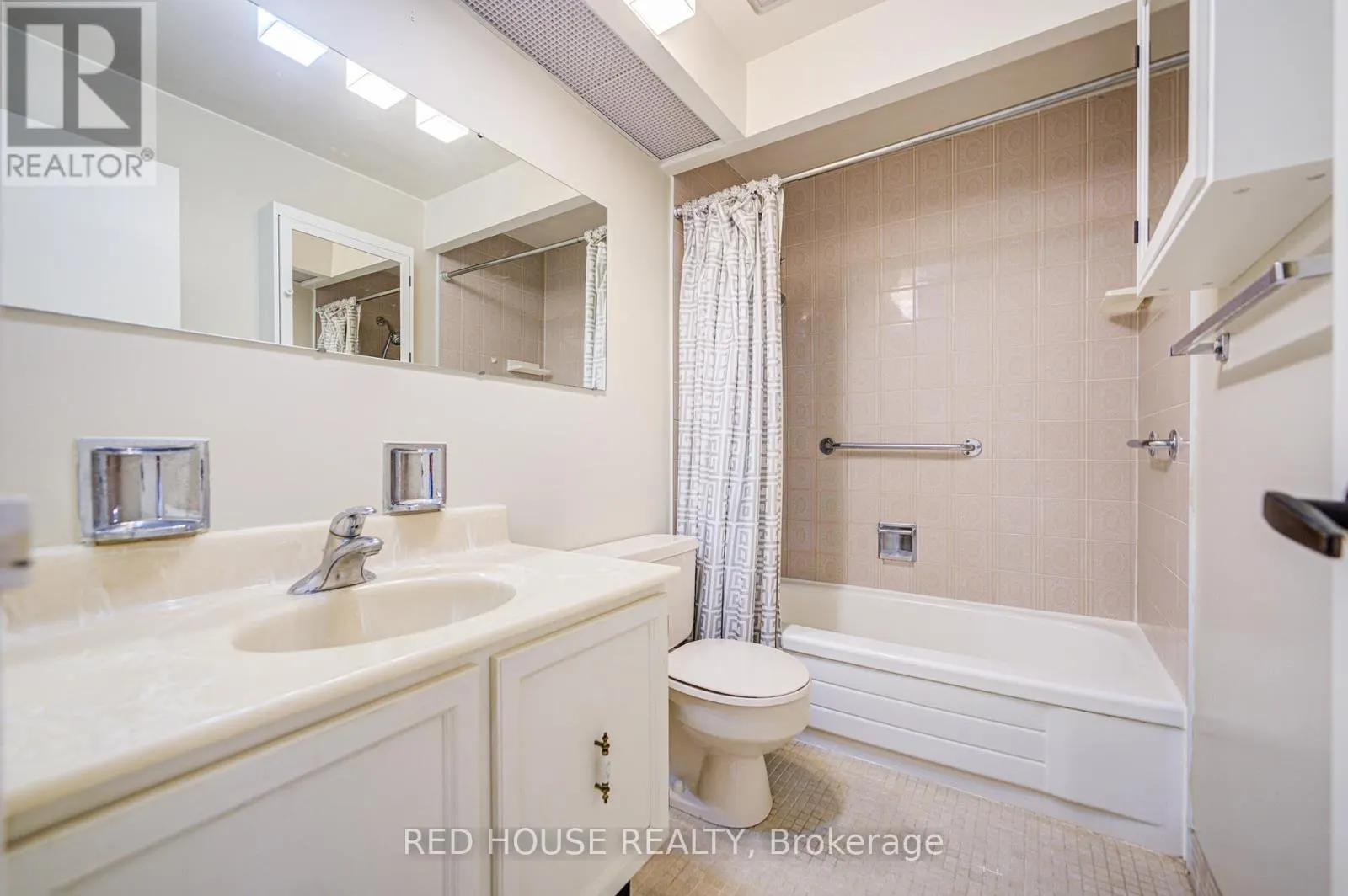 809 - 5250 LAKESHORE ROAD