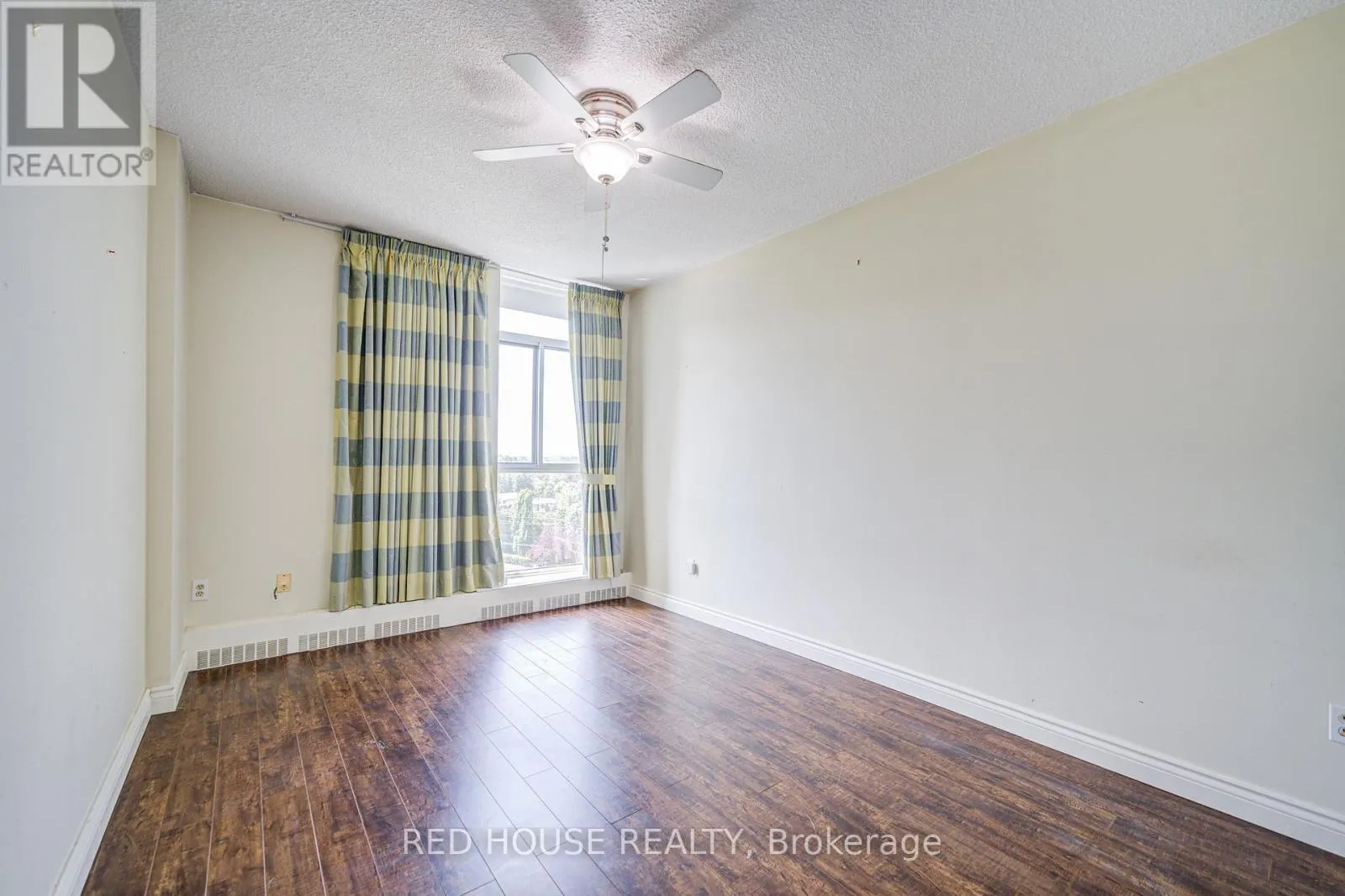 809 - 5250 LAKESHORE ROAD
