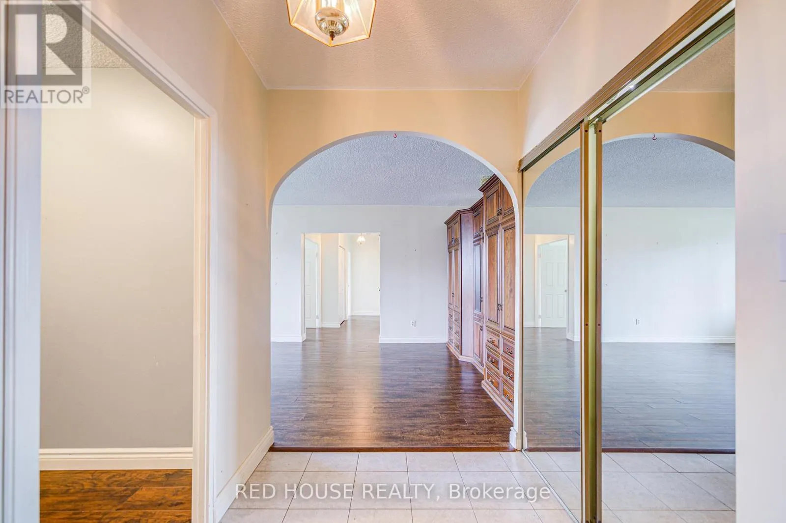 809 - 5250 LAKESHORE ROAD