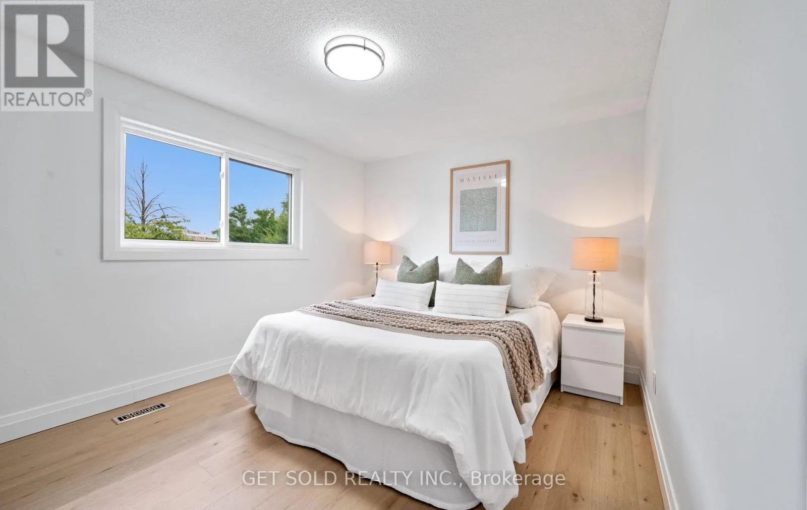 36 SHALOM CRESCENT