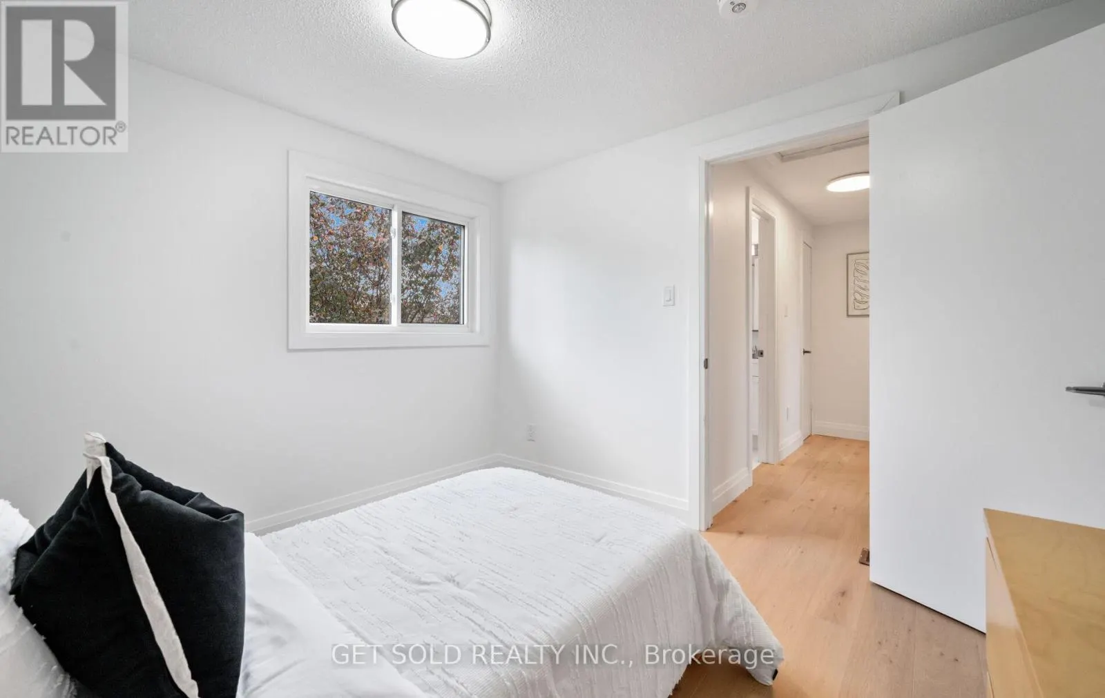 36 SHALOM CRESCENT