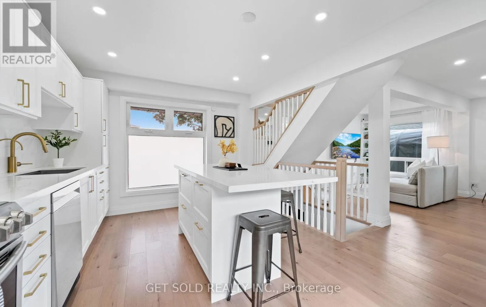 36 SHALOM CRESCENT