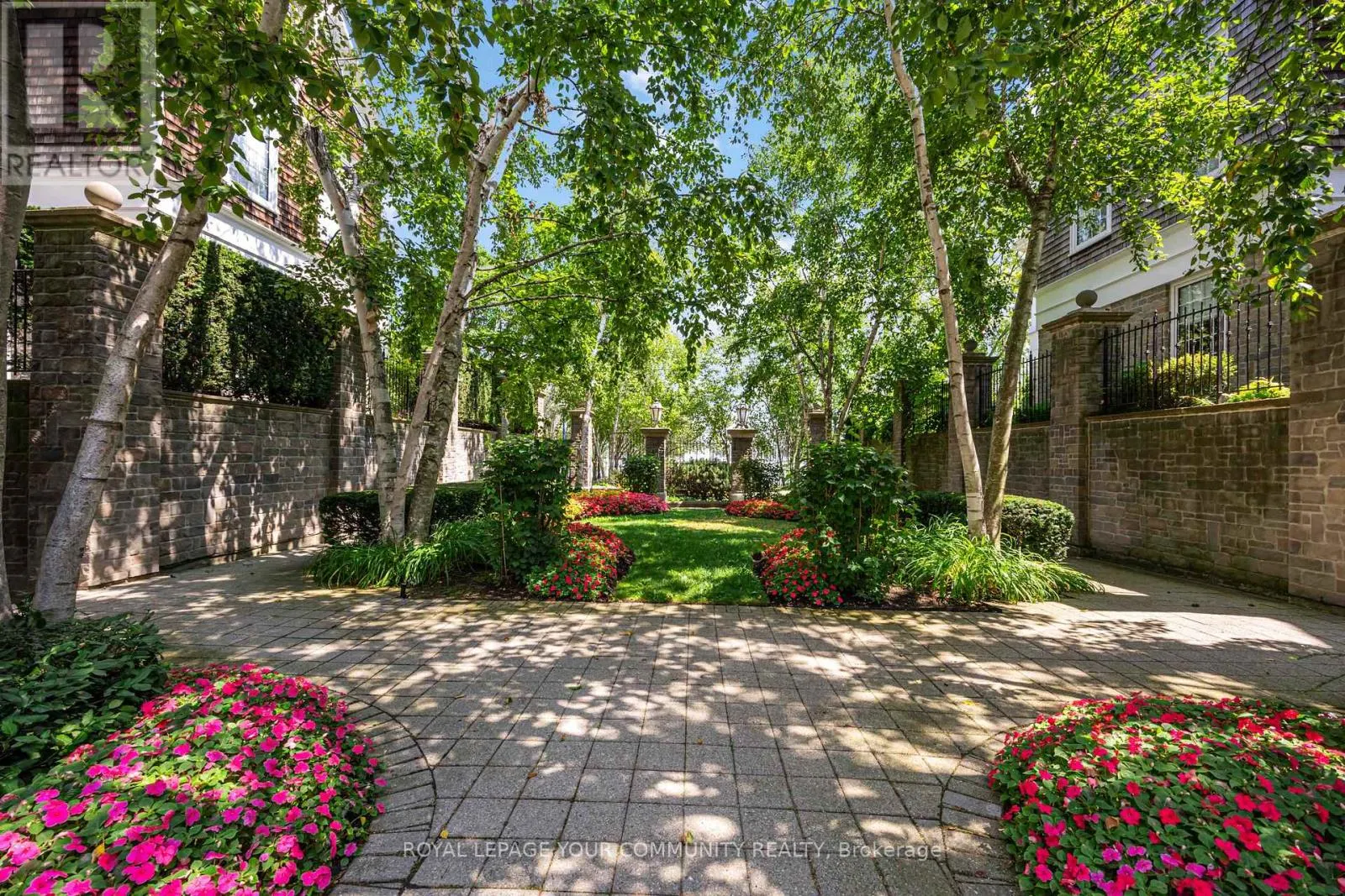 126 - 2289 LAKE SHORE BOULEVARD W