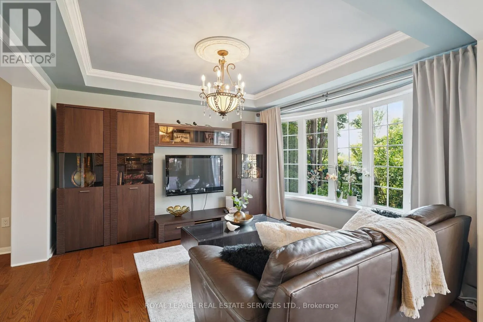641 SYMONS CROSS