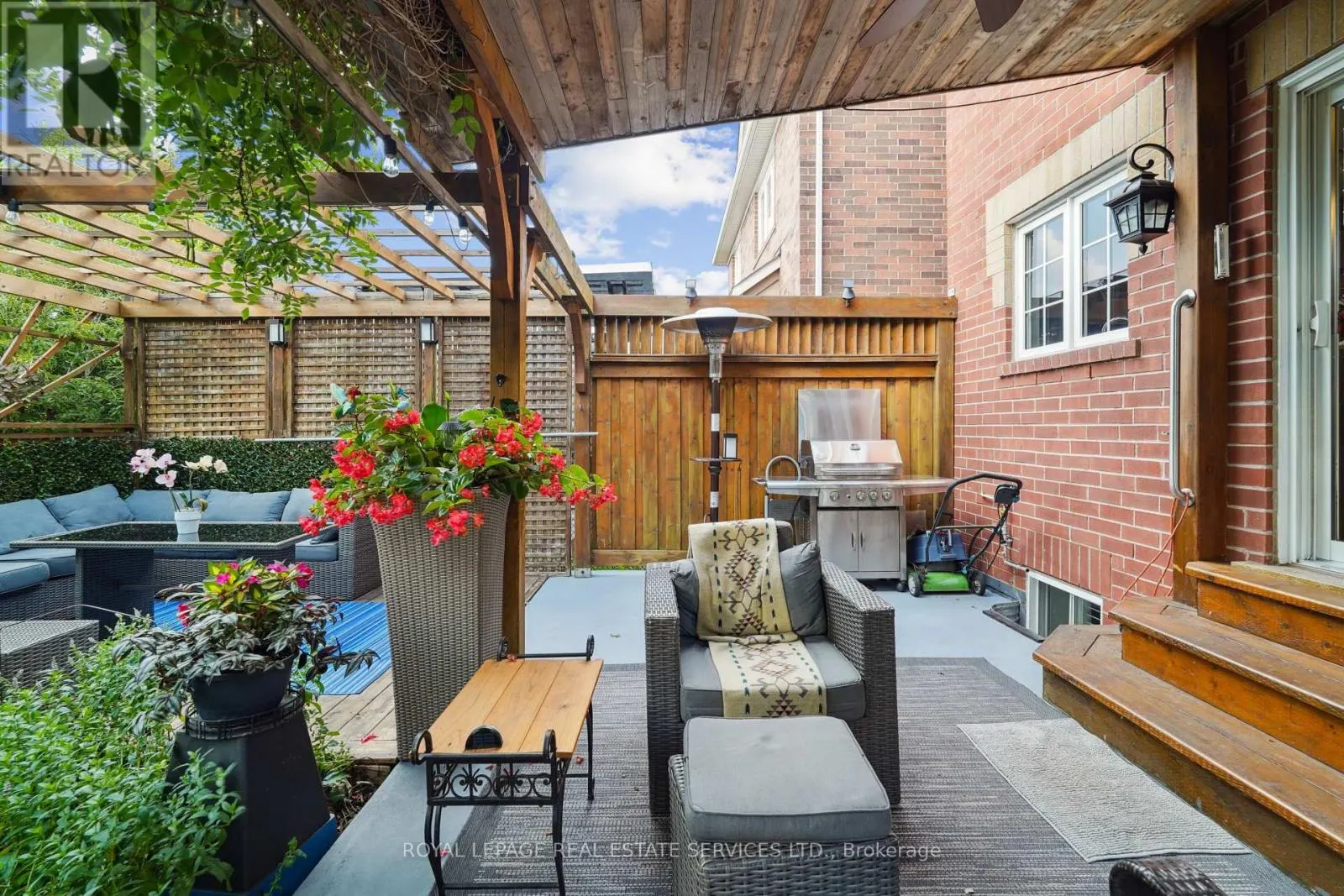 641 SYMONS CROSS