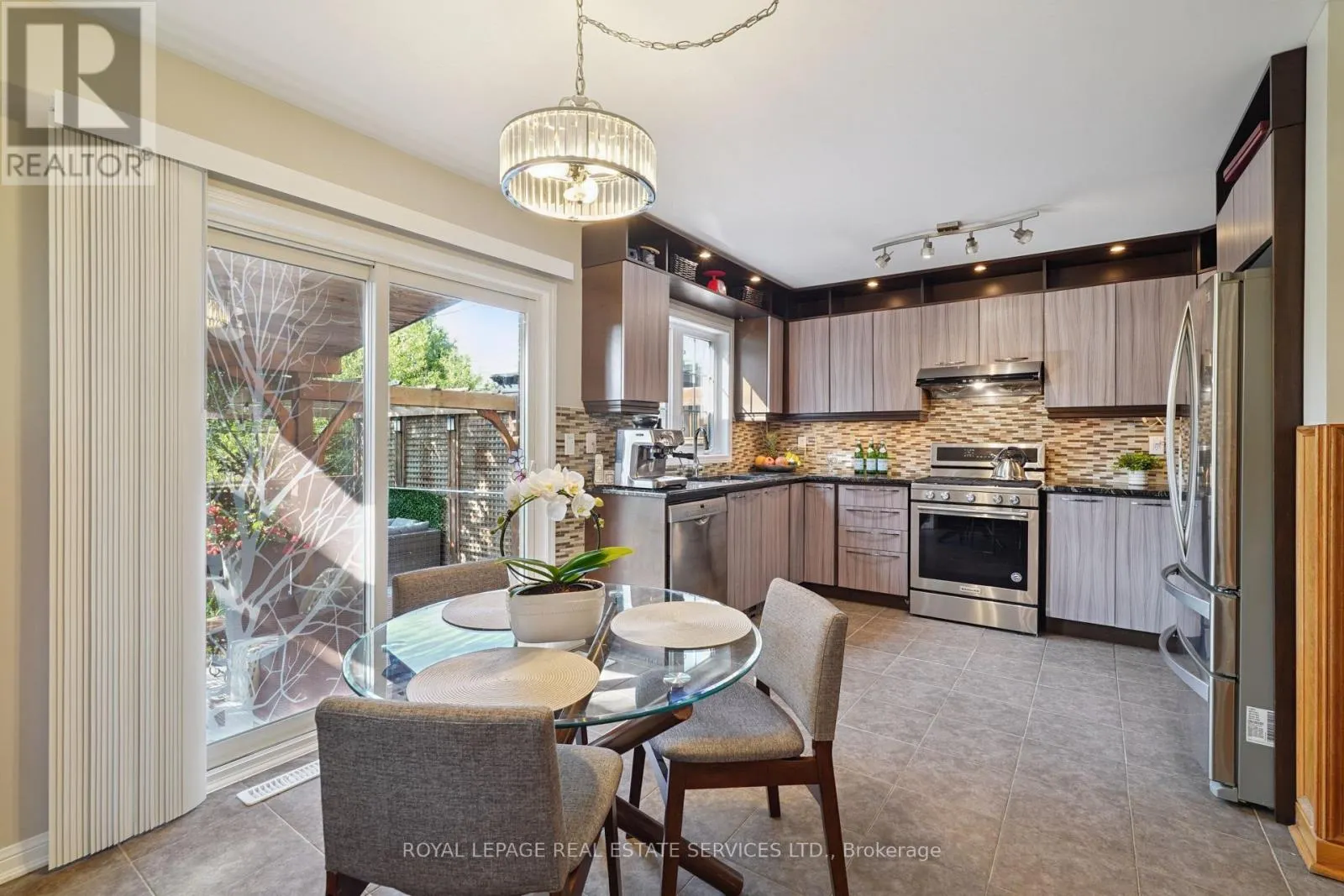 641 SYMONS CROSS