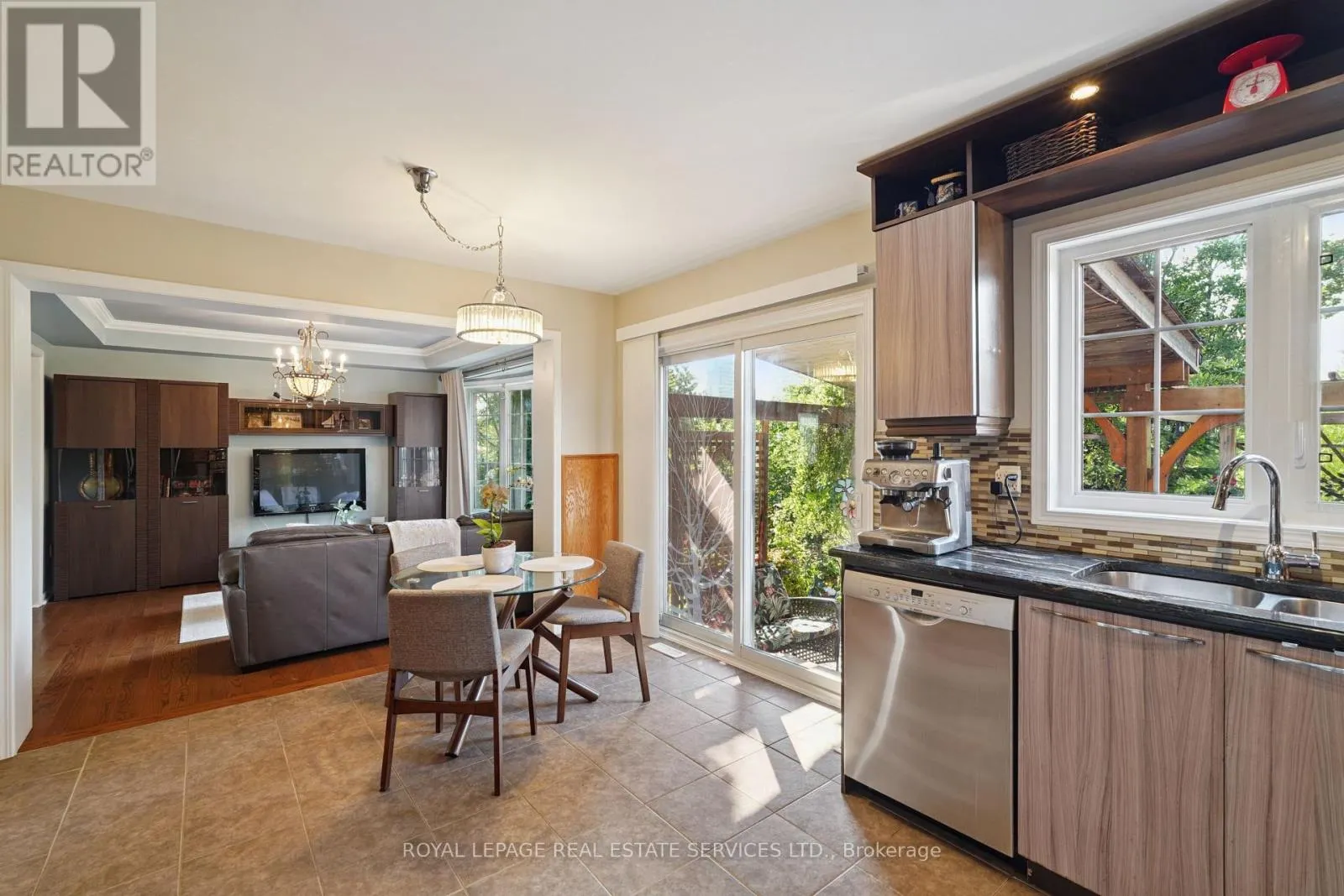 641 SYMONS CROSS