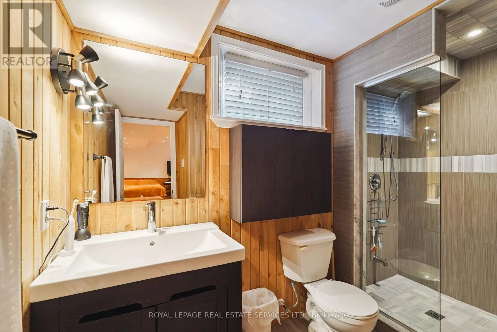 641 SYMONS CROSS