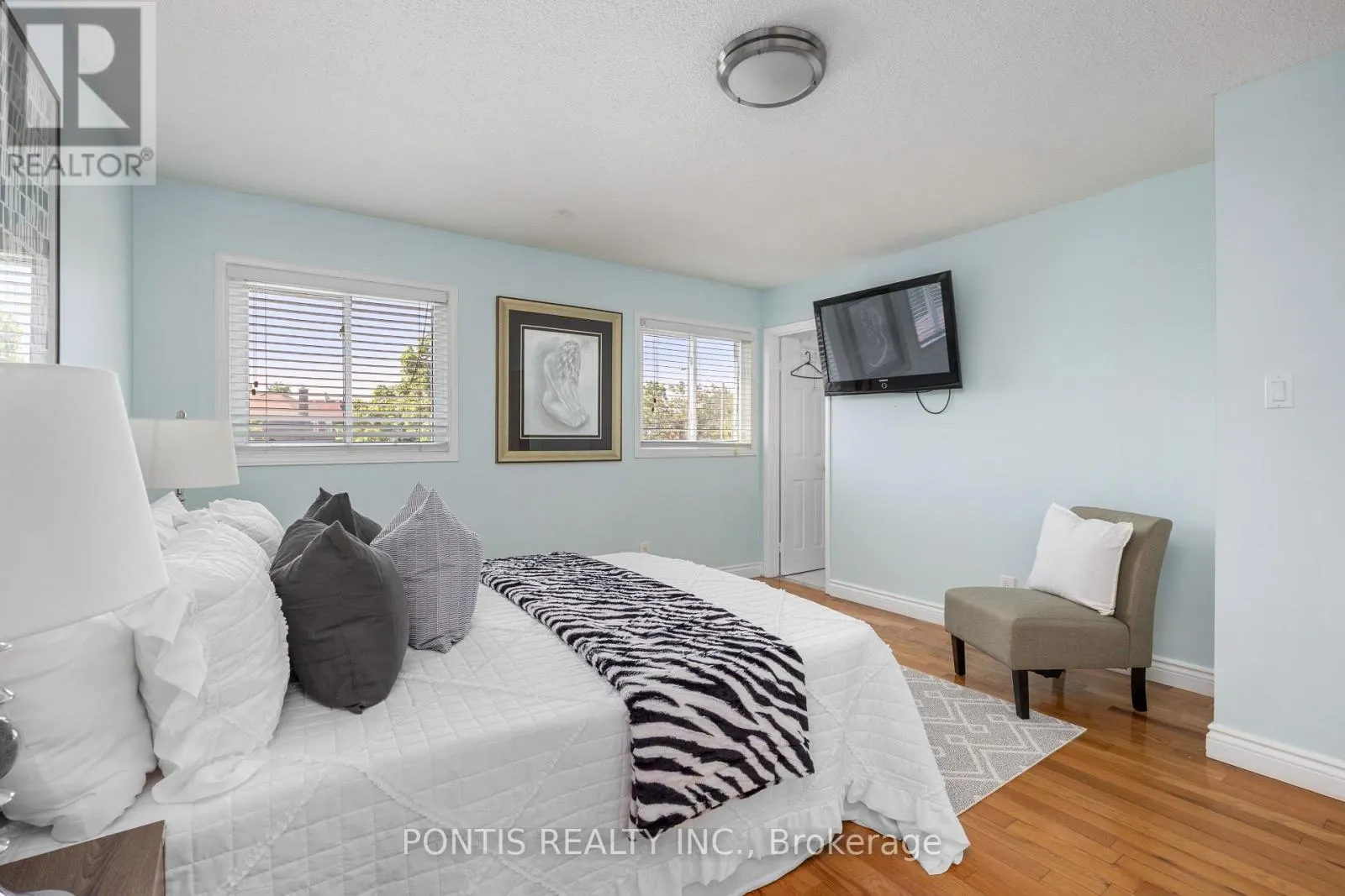 438 ABERFOYLE COURT