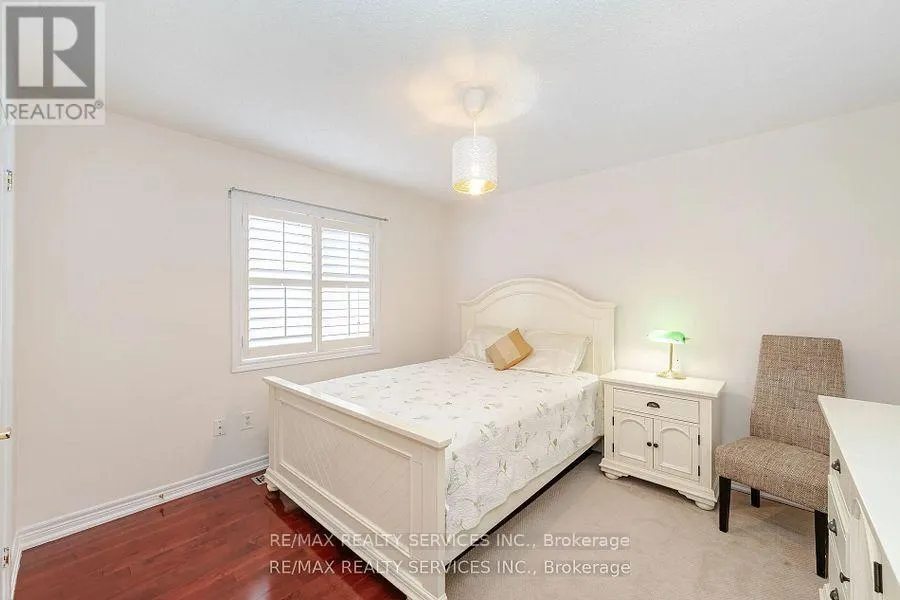 17 REGIS CIRCLE