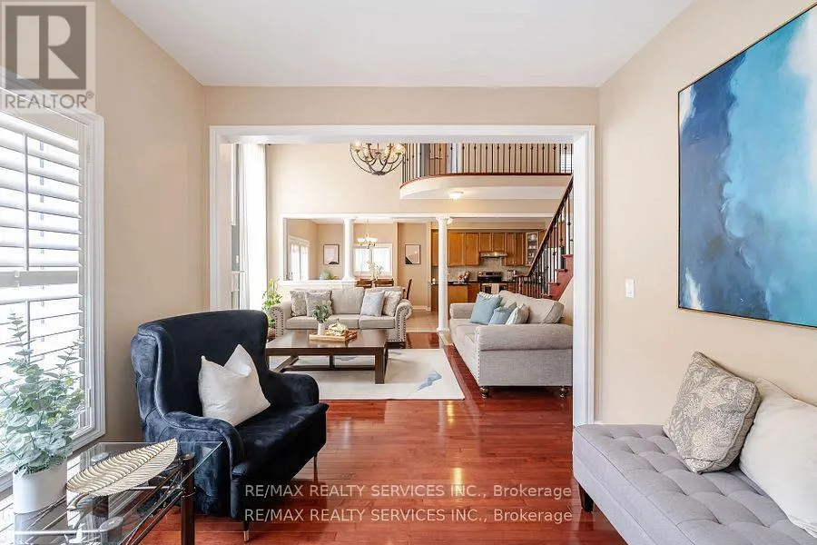 17 REGIS CIRCLE