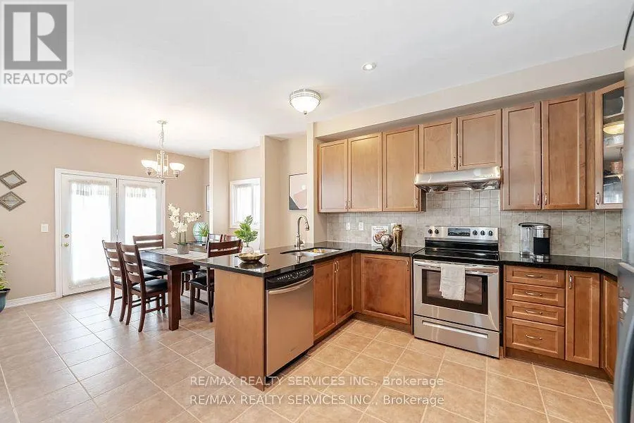 17 REGIS CIRCLE