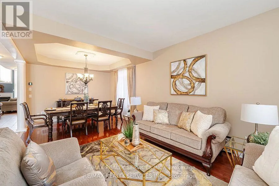 17 REGIS CIRCLE
