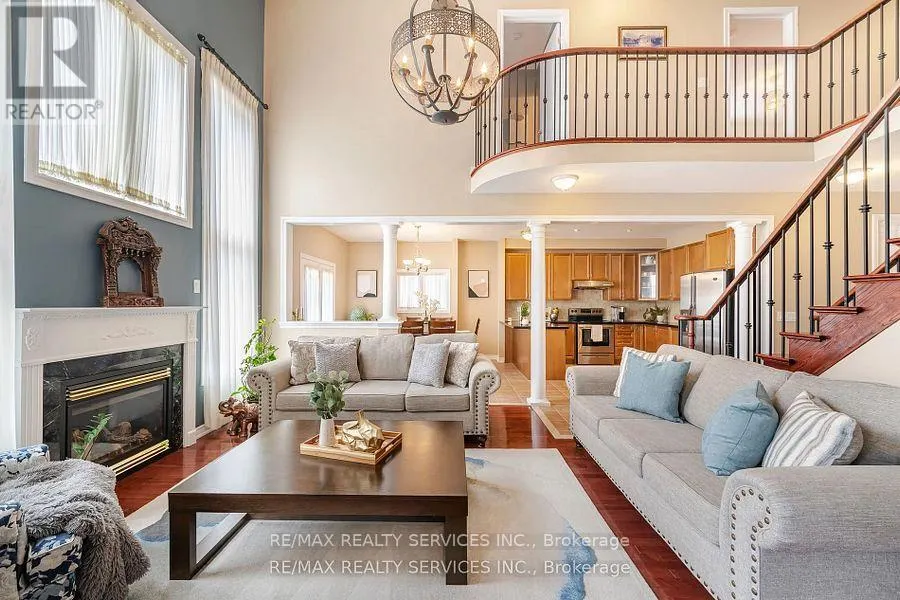 17 REGIS CIRCLE