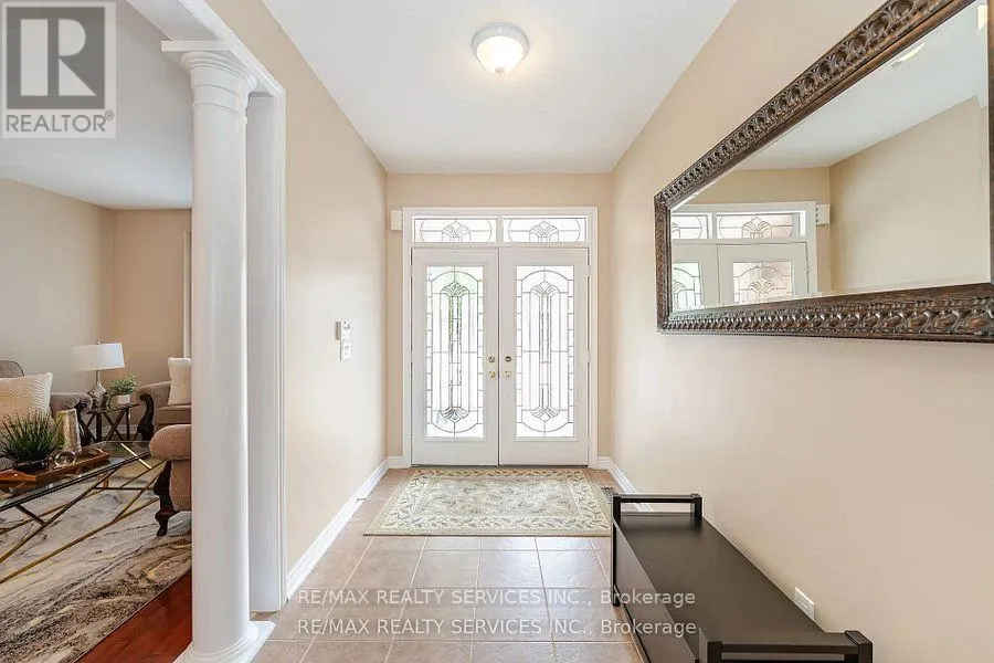 17 REGIS CIRCLE
