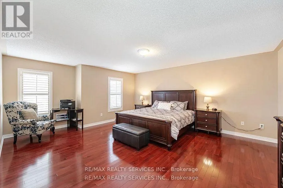 17 REGIS CIRCLE