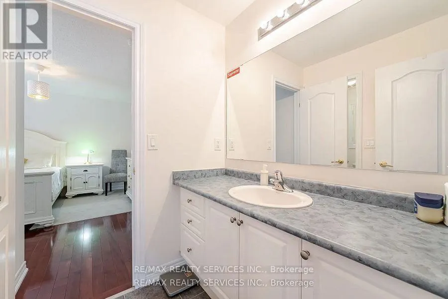 17 REGIS CIRCLE