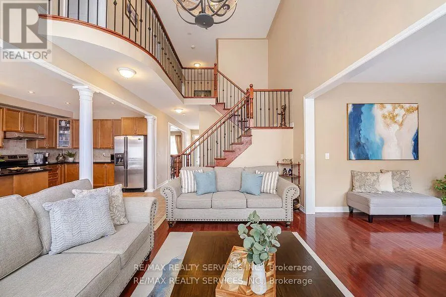 17 REGIS CIRCLE