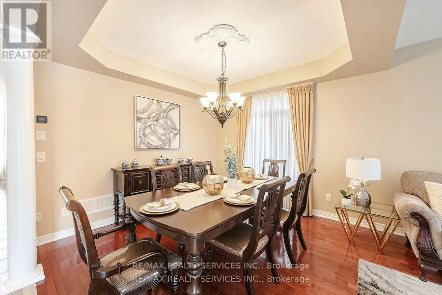 17 REGIS CIRCLE