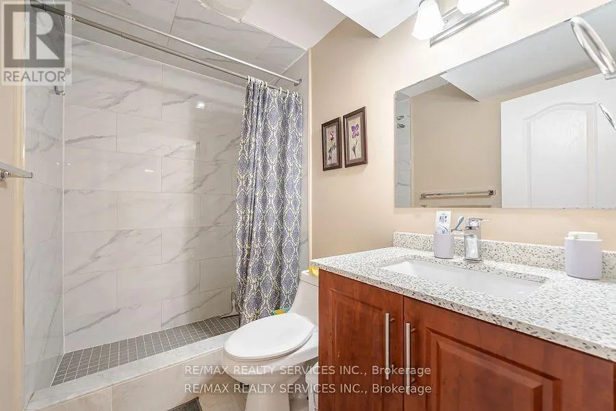 17 REGIS CIRCLE