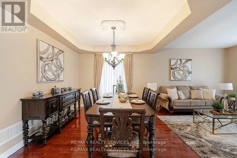 17 REGIS CIRCLE