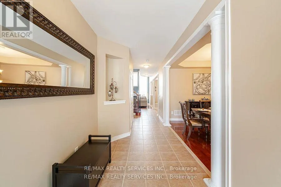 17 REGIS CIRCLE